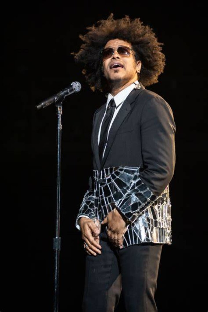 Maxwell: A Sultry Singer-Songwriter for the Ages
